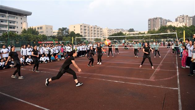 快乐健体齐上阵，教工运动促和谐——记棠外教职工球类运动会