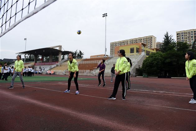 快乐健体齐上阵，教工运动促和谐——记棠外教职工球类运动会