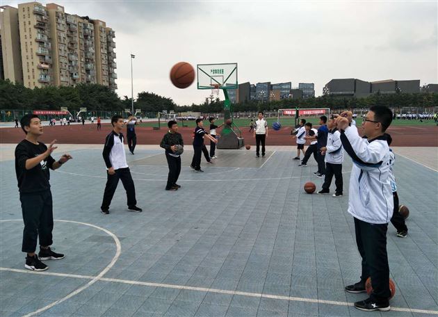 以兴趣为翅膀展师生之所长