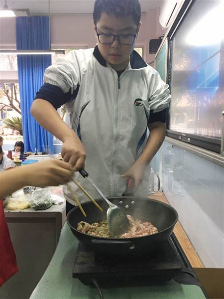 以兴趣为翅膀展师生之所长