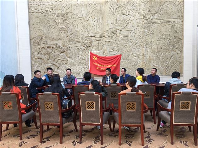 不忘初心牢记使命——记棠外第二党支部第三党小组党建活动