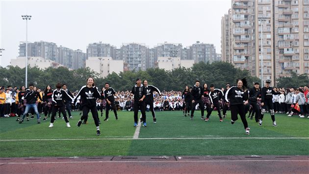 以体育的名义 晒风采 展文化 享快乐 促和谐——记棠外高中部第四届集体项目趣味运动会