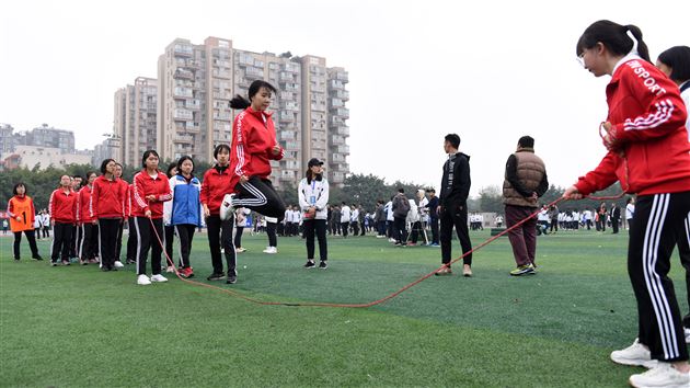 以体育的名义 晒风采 展文化 享快乐 促和谐——记棠外高中部第四届集体项目趣味运动会