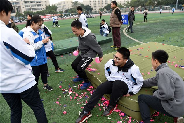 以体育的名义 晒风采 展文化 享快乐 促和谐——记棠外高中部第四届集体项目趣味运动会