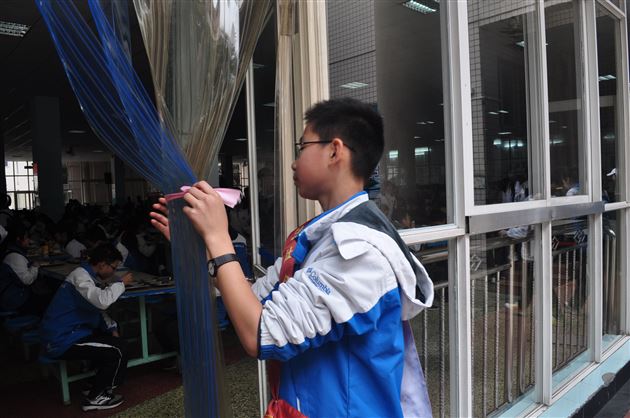 勇于担当 乐于奉献——记棠外初2017级6班校内社会实践活动