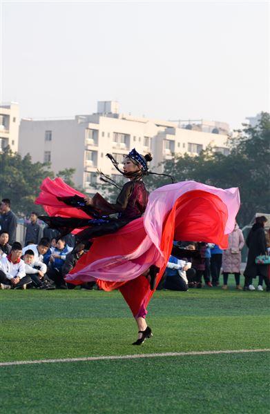 体育与艺术的完美结合 青春与活力的生动诠释——棠外初中部举行第四届冬季集体项目运动会