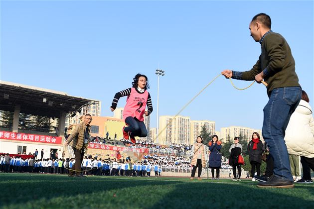 体育与艺术的完美结合 青春与活力的生动诠释——棠外初中部举行第四届冬季集体项目运动会