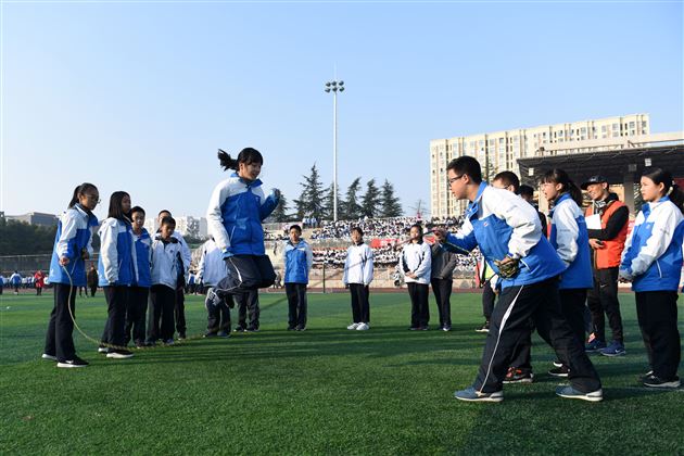 体育与艺术的完美结合 青春与活力的生动诠释——棠外初中部举行第四届冬季集体项目运动会