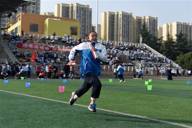 体育与艺术的完美结合 青春与活力的生动诠释——棠外初中部举行第四届冬季集体项目运动会