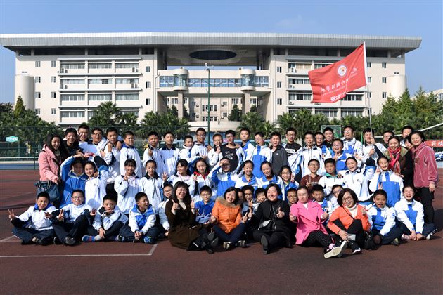 体育与艺术的完美结合 青春与活力的生动诠释——棠外初中部举行第四届冬季集体项目运动会