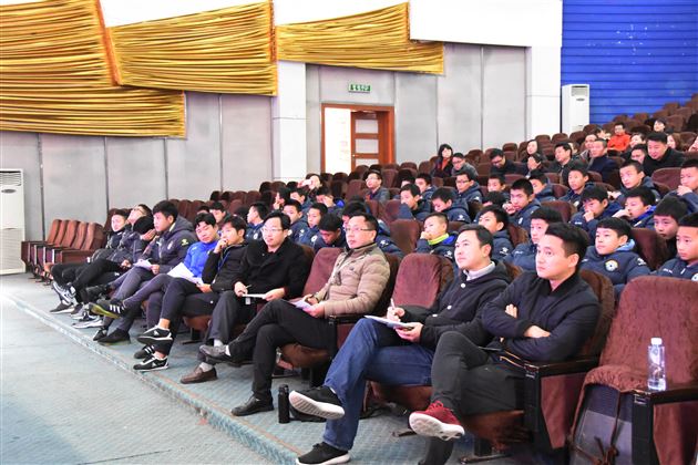 叱咤风云示球风 唇枪舌战展辩才——棠外初中部举行足球班家长会暨足球班辩论赛