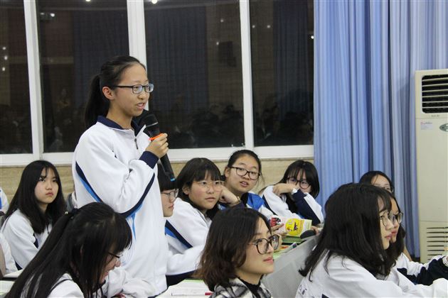 你我参与 为“艾”努力——四川大学华西公共卫生学院学生进校开展防艾讲座