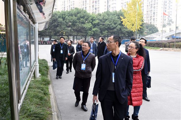 师培出高效 同行学真经——仁寿县教育管理领航人才培养工程成都培训班全体学员到棠外学习经验