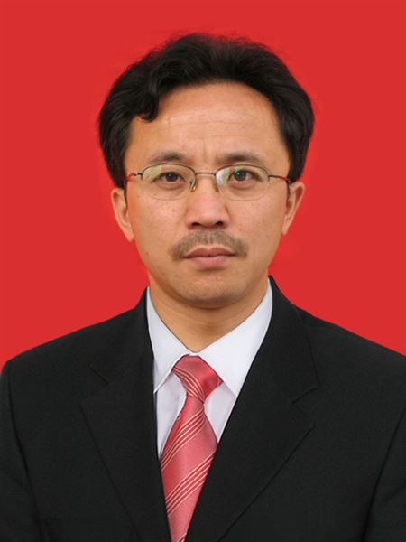 杜宗平，男，1965年03月生，1987年8月参加工作，1986年5月加入中国共产党，本科学历，党委委员、副校长兼高中部负责人。
