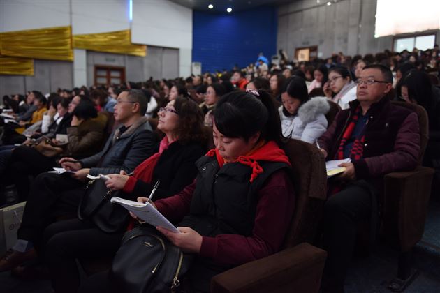 群文阅读破冰驶来 语文课堂纷呈异彩——成都市教科院2017年“文轩杯”初中语文群文阅读课堂大赛在棠外成功举办