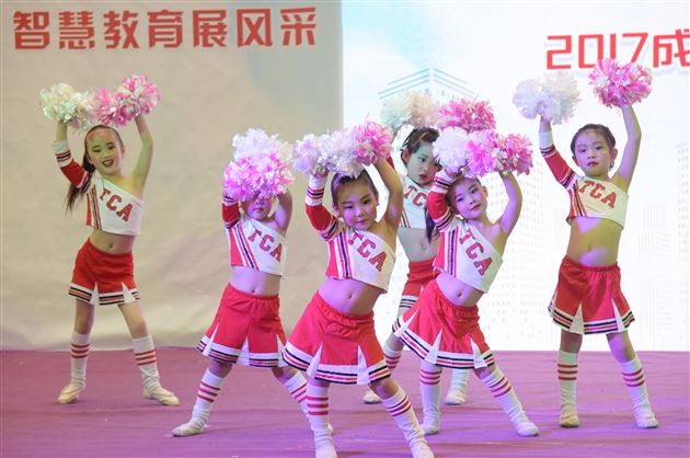 棠外实验幼儿园勇夺双流区第三届啦啦操公开赛团体冠军