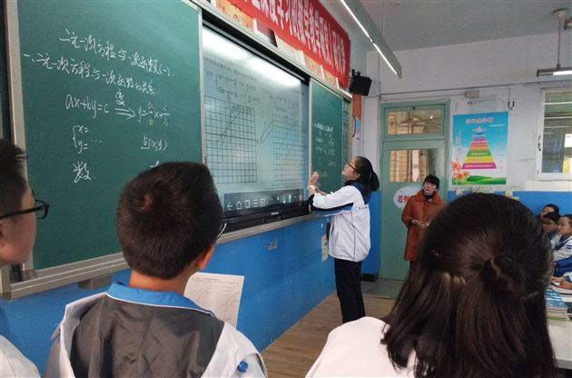 深化课堂改革 追求创新进步——棠外张天珍老师以《二元一次方程与一次函数》为课题上示范课