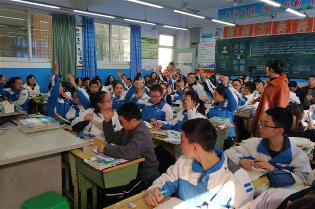 深化课堂改革 追求创新进步——棠外张天珍老师以《二元一次方程与一次函数》为课题上示范课