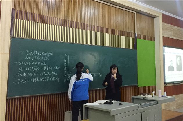 棠外初高中历史组举行联合教研活动