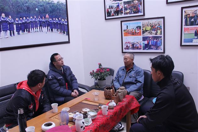 著名网球教练孙春来莅临棠外指导训练