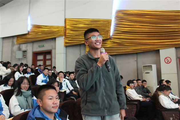 聆听·寻找·追逐——记棠外高2016级生涯规划讲座