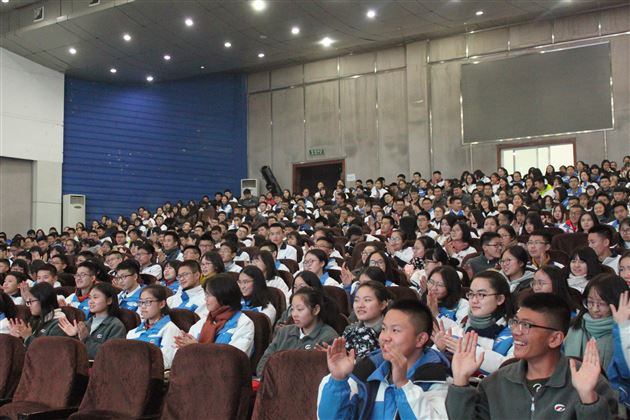 聆听·寻找·追逐——记棠外高2016级生涯规划讲座