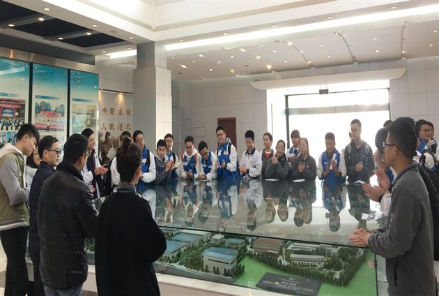 棠外学生参观中国科学院成都光电研究所