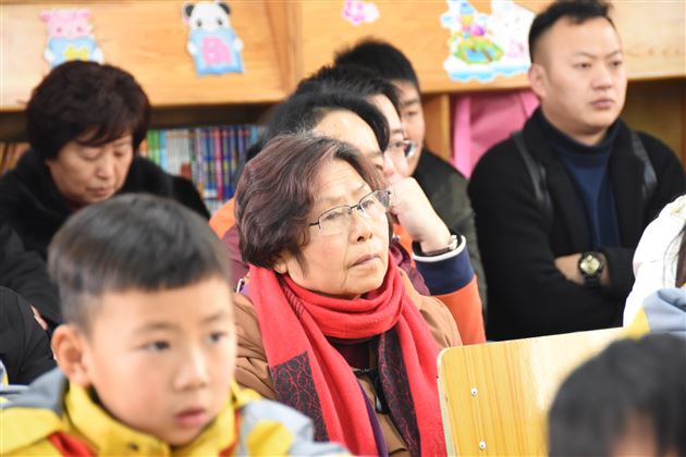 和孩子一起成长——记棠外附小家长开放日活动