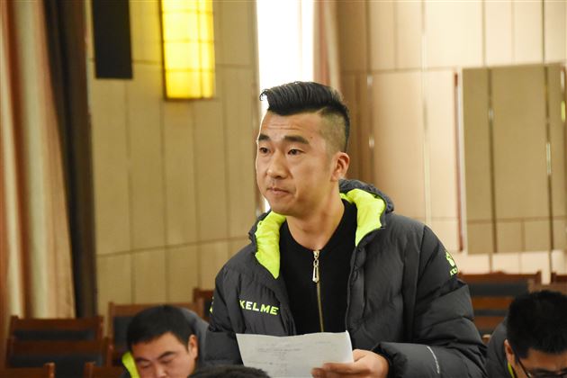 先谋后动 运筹帷幄推课改 走出请进 不拘一格强师培——棠外邀请成都市教科院体育教研员张晓虹老师为全校体育教师开展专题培训