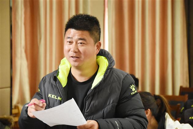 先谋后动 运筹帷幄推课改 走出请进 不拘一格强师培——棠外邀请成都市教科院体育教研员张晓虹老师为全校体育教师开展专题培训