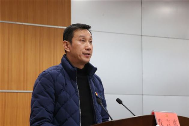 棠外党委副书记付全中代表成都棠湖外国语学校党委在本次党建工作会上做交流发言