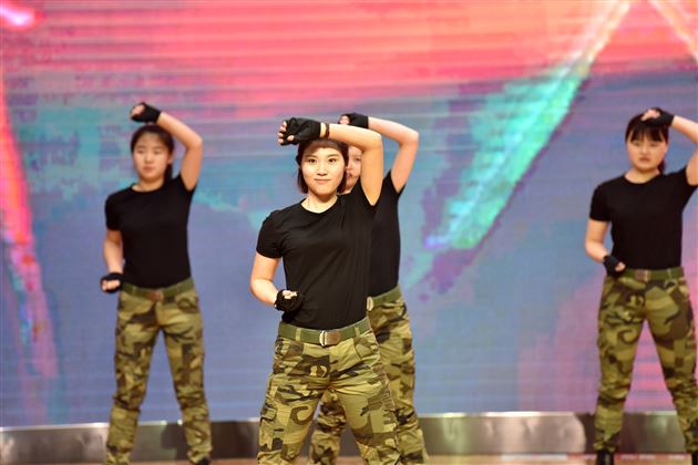 天地五九凛冽风  棠外新春喜意浓——棠外隆重举行2018年教职工迎新春联欢会