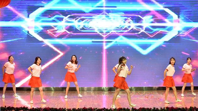 天地五九凛冽风  棠外新春喜意浓——棠外隆重举行2018年教职工迎新春联欢会