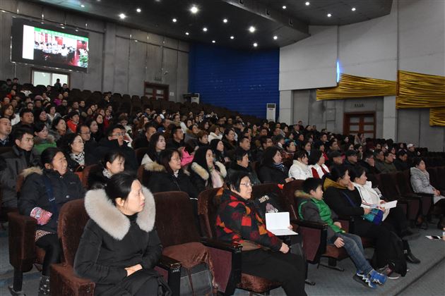 做最好的家长，走进孩子的内心——初2017级亲子教育报告会