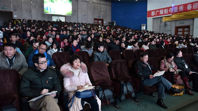 学期已近尾声 师培未停脚步——棠外特邀省教科院领导和专家指导培训