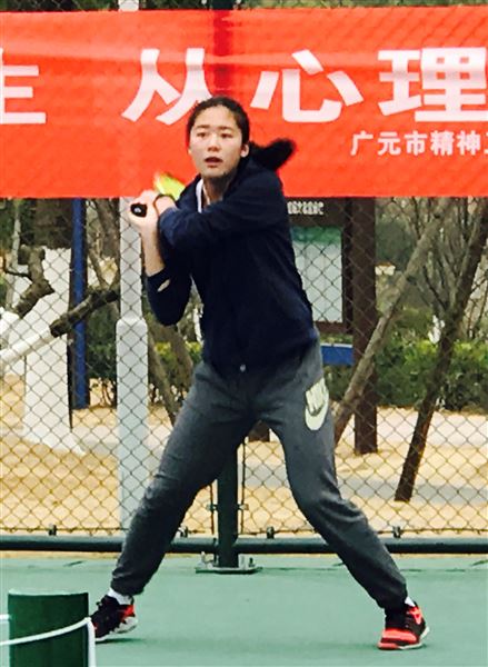 亢缘甲组女子单打冠军