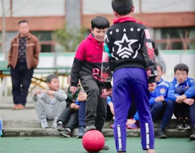 爱心携手 共筑梦想——记2017级22班爱心捐赠仪式