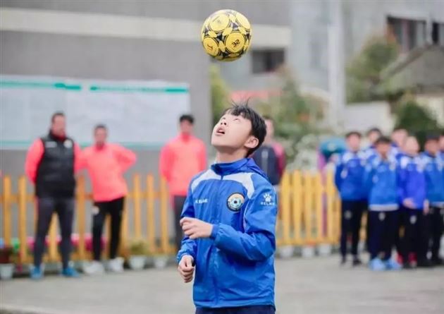 05梯队带来的球技表演