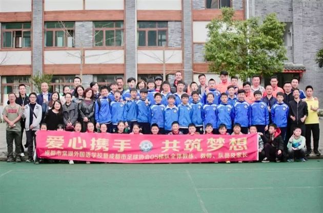 爱心携手 共筑梦想——记2017级22班爱心捐赠仪式