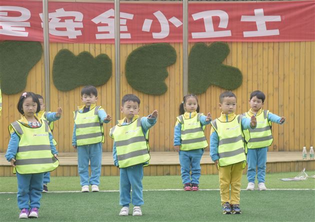 我是“安全小卫士”——记棠外实验幼儿园开展交警进校园社区活动