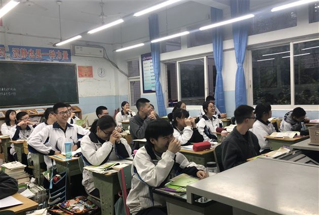 远离结核  预防为主——川大志愿者进校开展结核病防治宣传讲座