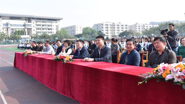 激扬学子意气  奏响青春乐章——棠外举行初2015级中考冲刺誓师大会