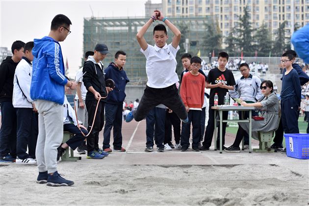 穿越古今展我文化素养 激情运动绽放最美青春 ——棠外初中部举行第十五届田径运动会