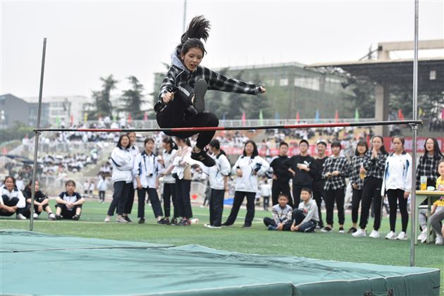 穿越古今展我文化素养 激情运动绽放最美青春 ——棠外初中部举行第十五届田径运动会