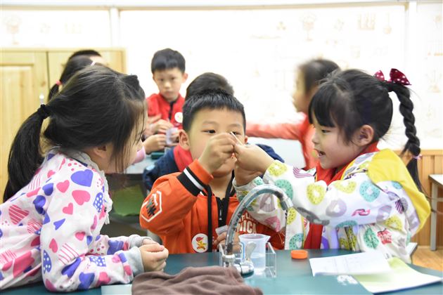 省教科所专家莅临棠外附小指导科技组工作