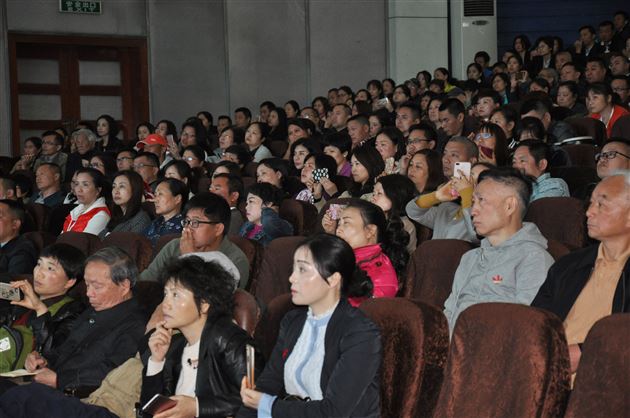 家校聚力同心筑梦——棠外高2015级召开高三年级家长会