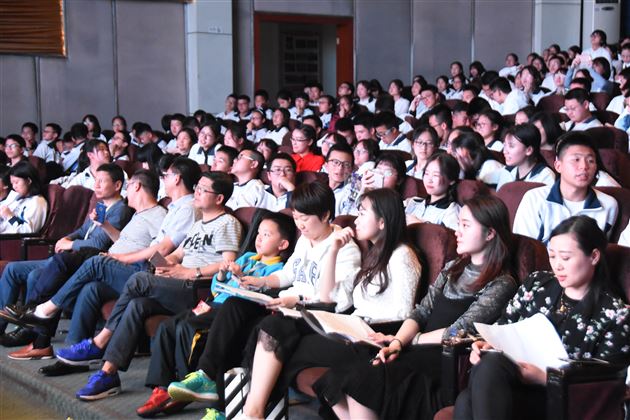 高2017级举行“相约春天，唱响校园”歌咏比赛——棠外高中学生综合素质培养系列活动</p><p>　　