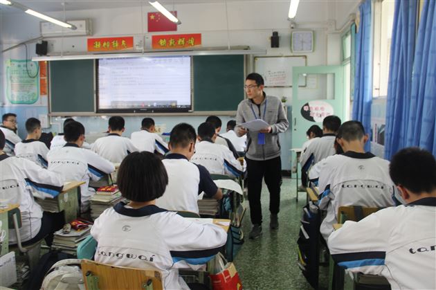 携手交流共同进步——达州一中教师团队来棠外高中部参观交流