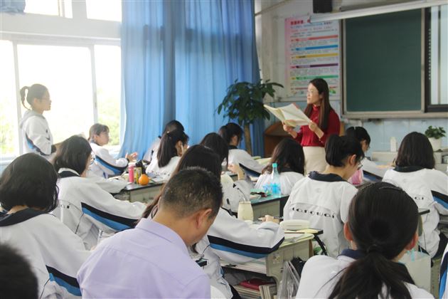 携手交流共同进步——达州一中教师团队来棠外高中部参观交流