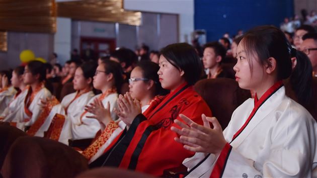 用诗歌吟诵时代的辉煌——高中综合素质培养系列活动